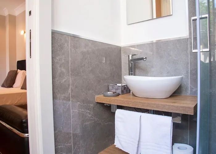 Ad Tritone Affittacamere 4*