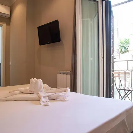 Ad Tritone ゲストハウス 4*