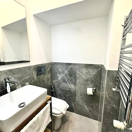 Ad Tritone 4*