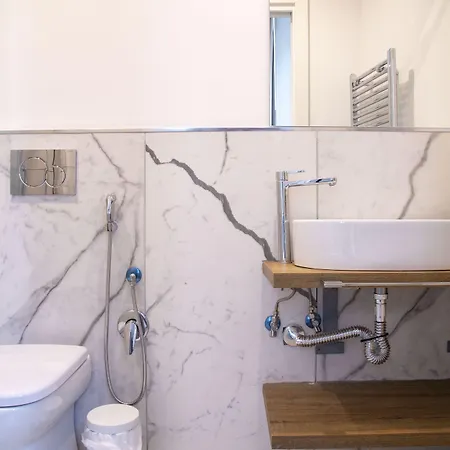 Ad Tritone ゲストハウス 4*