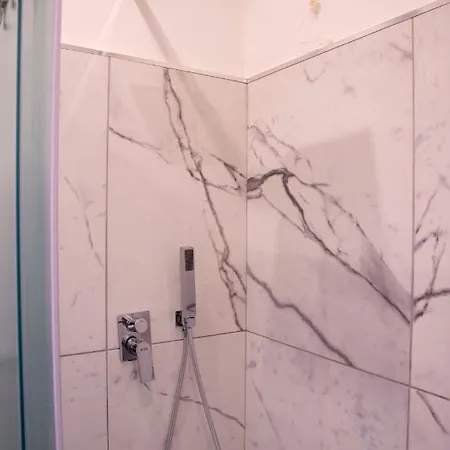 Ad Tritone Affittacamere 4*